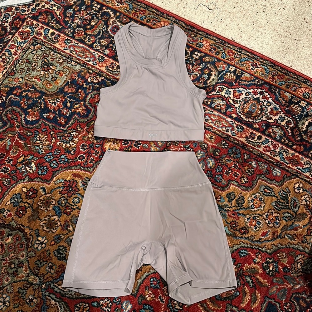 SETactive Sportbody High Neck Bra and Biker
Shorts Stone